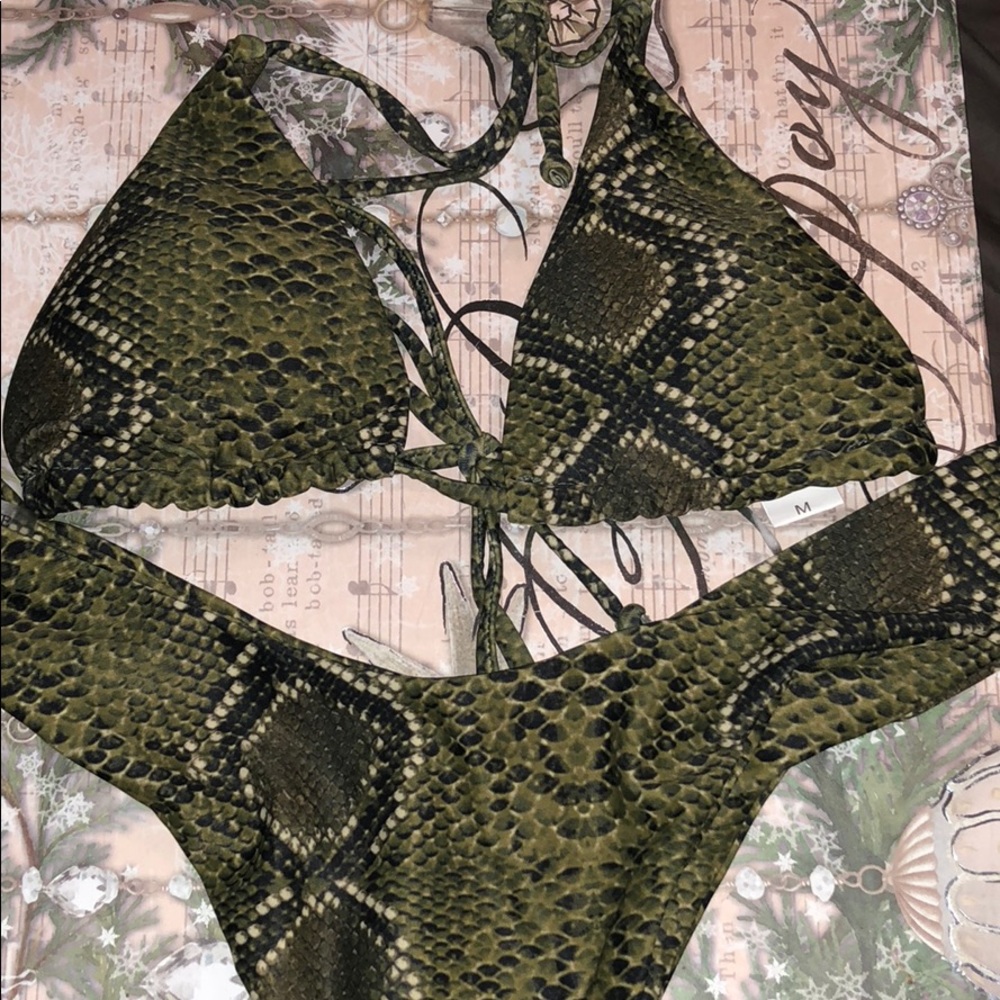 Snake print thing string bikini